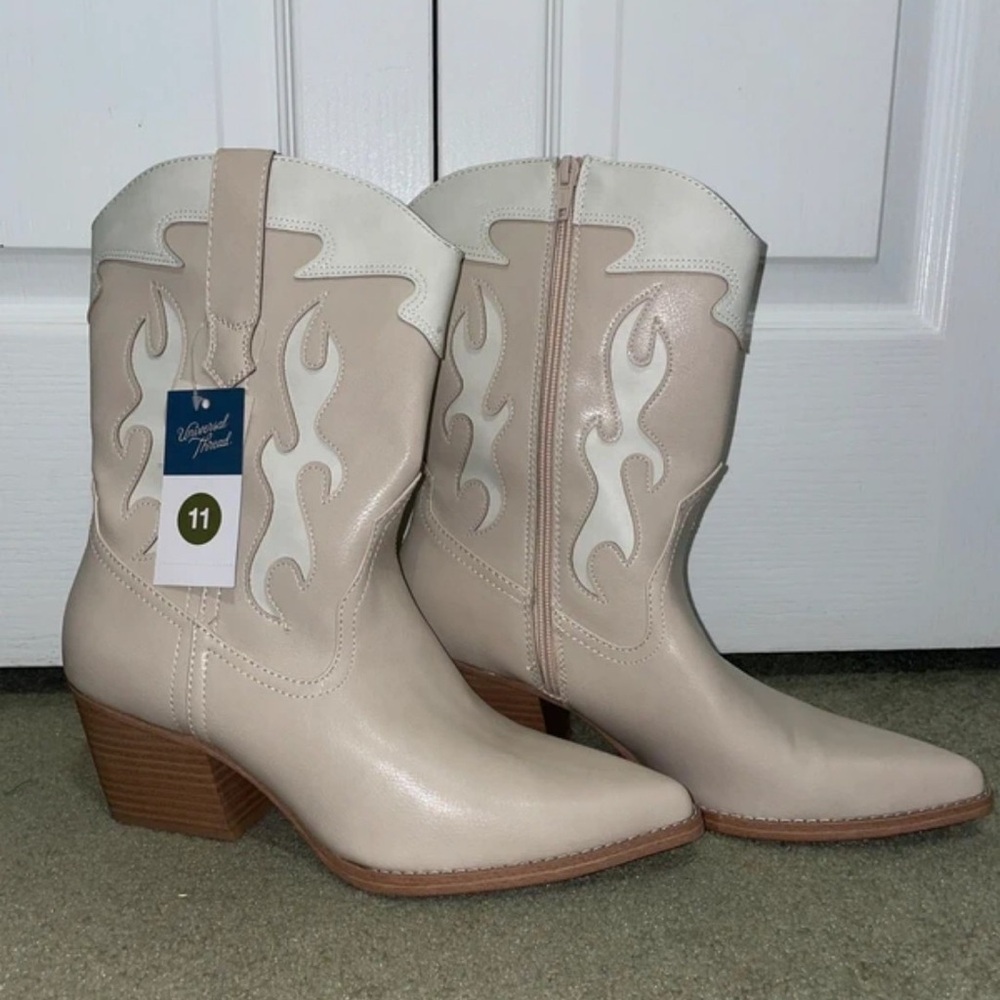 Universal Thread Beige and White Western Heeled Boots
